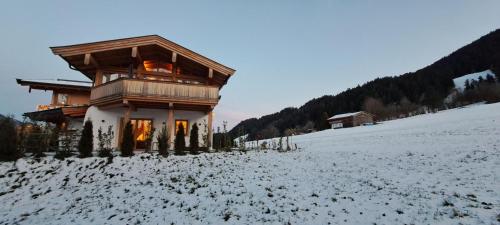 L'établissement Das Kaiserwohl Chalet en hiver