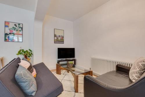 Central Brighton flat, 3 bedrooms, sleeps 6, close to shops and beach photo 6