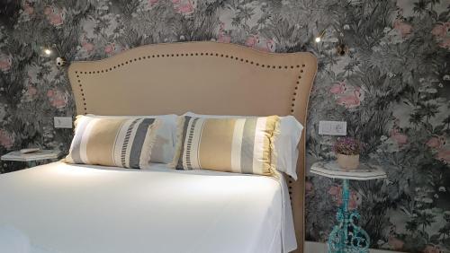 a bed with white sheets and pillows in a bedroom at Sherryflat Catedral in Jerez de la Frontera