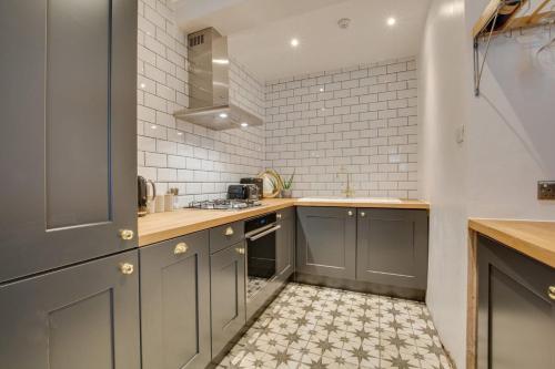 Central Brighton flat, 3 bedrooms, sleeps 6, close to shops and beach photo 9