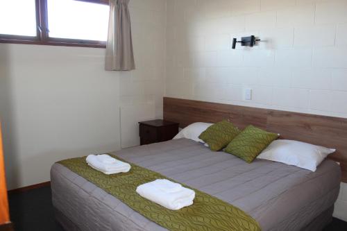 Кровать или кровати в номере Elmore Lodge Motel