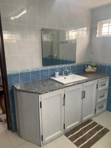 a bathroom with a sink and a mirror at Villa Chanel avec piscine proche de la plage in Grand-Baie