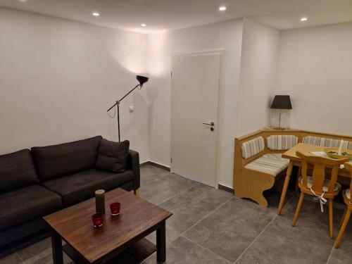 Χώρος καθιστικού στο 3-Zimmer Wohnung in Ratingen - Nähe Düsseldorf Messe & Flughafen