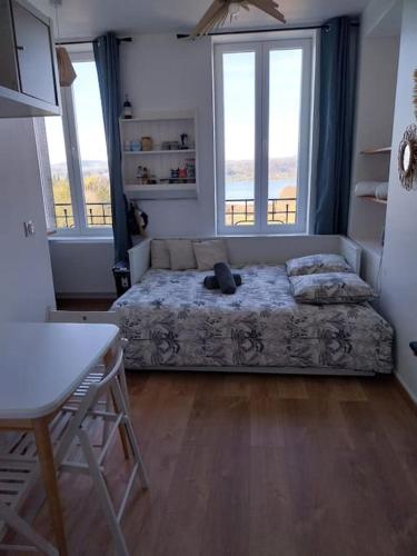 Élégance au Bord de l'Eau