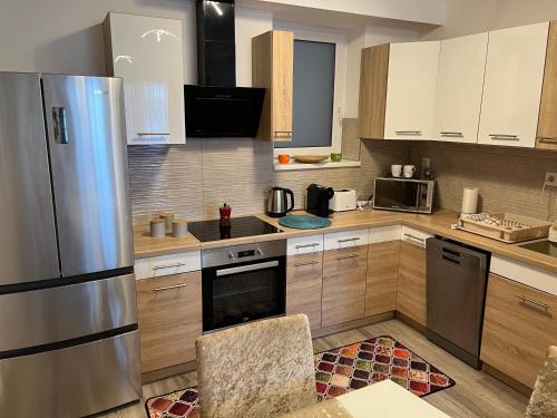 Η κουζίνα ή μικρή κουζίνα στο Brookforest Belvárosi Apartman
