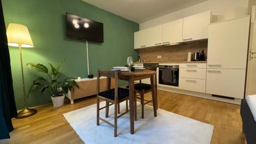 Kuchyňa alebo kuchynka v ubytovaní Modernes & ruhiges Apartment mit Balkon