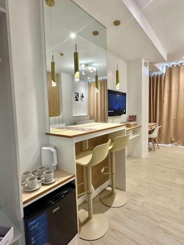 a kitchen with a counter with two chairs and a counter top at Valencia Cozy Suites in Valencia