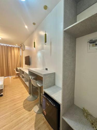 a kitchen with a long table and chairs in a room at Valencia Cozy Suites in Valencia