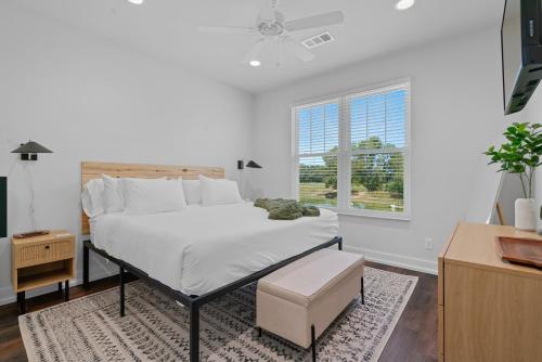 a bedroom with a large white bed and a window at The Betty, on 2 acres Hot tub & 2 King Beds in Hot Springs