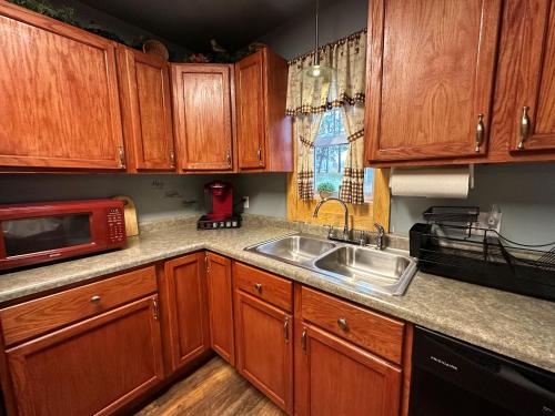 Gallery image of The Bear Den in Ironwood