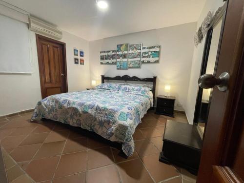 a bedroom with a bed in a room at Apartamento soberana del mar bello horizonte in Playa Bello Horizonte