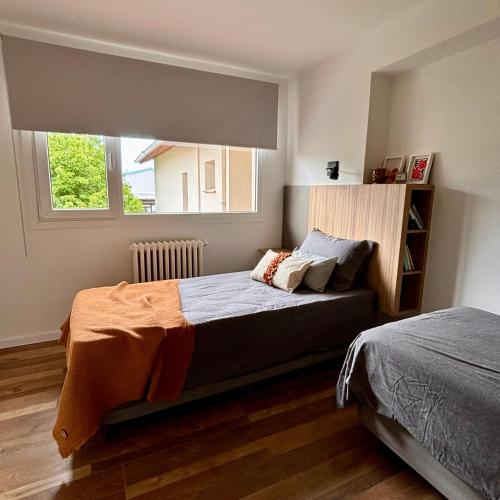 a bedroom with a bed and a window at Aiila House in Esquel
