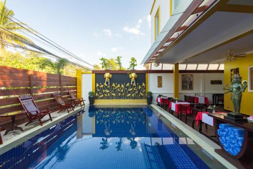 Baseinas apgyvendinimo įstaigoje Beyond Yangon Inn arba netoliese