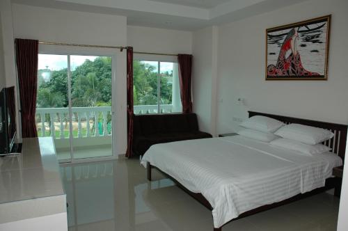 Gallery image of East Shore Pattaya Resort in Nong Prue