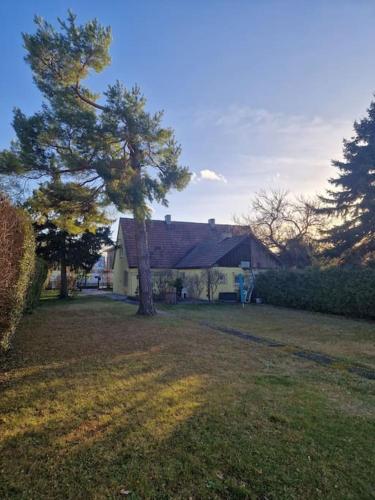 Haus mit Garten, U Bahn Nähe, gratis Parkplätze