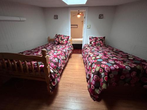 Ein Bett oder Betten in einem Zimmer der Unterkunft Condos Memphrémagog