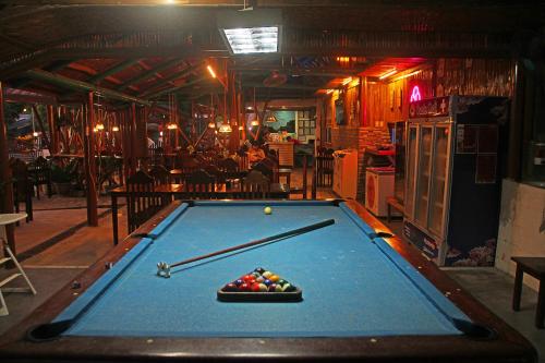 Biliár nebo kulečník v ubytování Hotel Oasis Port Barton