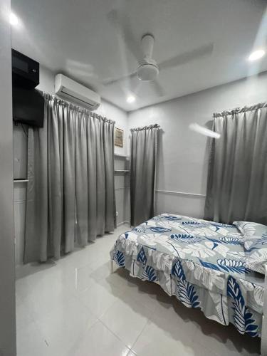 Кровать или кровати в номере Homestay Kuala Terengganu 4 Bedrooms