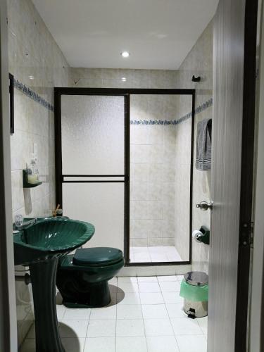 Koupelna v ubytování Hostal Cali Camino Verde