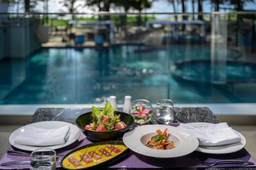 Mad på resortet eller i nærheden