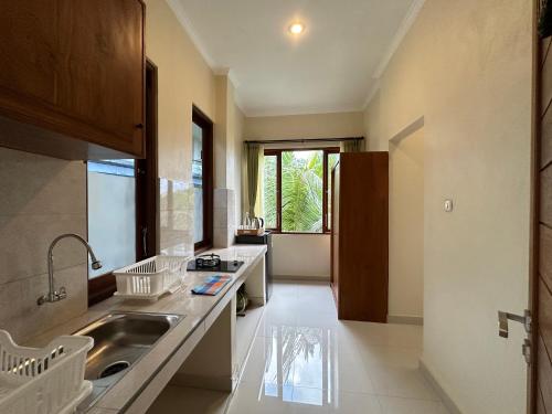 Kuchyň nebo kuchyňský kout v ubytování Brata Cottage Ubud