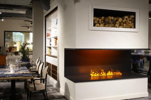 a fireplace in the dining room of a restaurant at Hotel Nafta Krosno in Krosno
