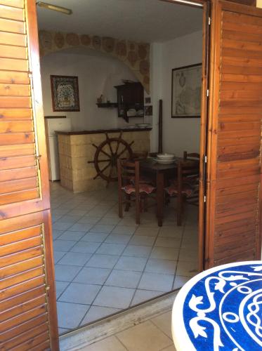 a kitchen and dining room with a table and a table at Favignana Vacanze in Favignana