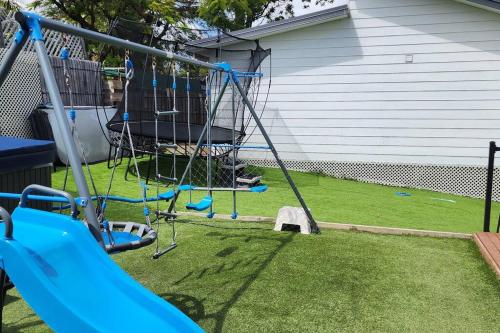 Ο χώρος παιχνιδιού για παιδιά στο Spacious Home, Pool, Sauna fits 10ppl