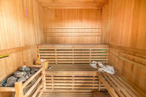 Φωτογραφία από το άλμπουμ του Spacious Home, Pool, Sauna fits 10ppl σε Tanah Merah
