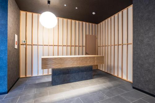 a lobby with a counter and a refrigerator at 糸島 リゾート Tumugu in Fukuoka