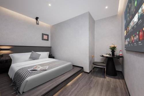 Ein Bett oder Betten in einem Zimmer der Unterkunft Banana Fun Hotel Ergong Subway Station Branch