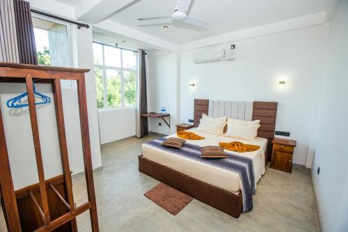 Ένα ή περισσότερα κρεβάτια σε δωμάτιο στο KUMA'S HOTEL