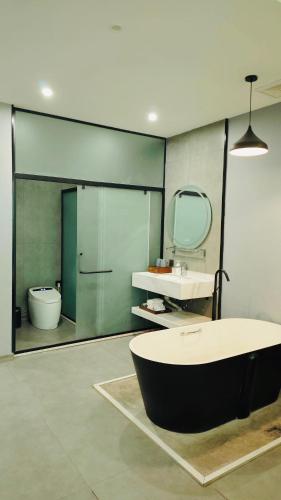 Ein Badezimmer in der Unterkunft Qichi Waterfront B&B Hotel