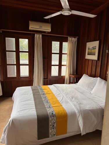 Kama o mga kama sa kuwarto sa Joy