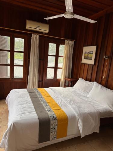 Kama o mga kama sa kuwarto sa Joy