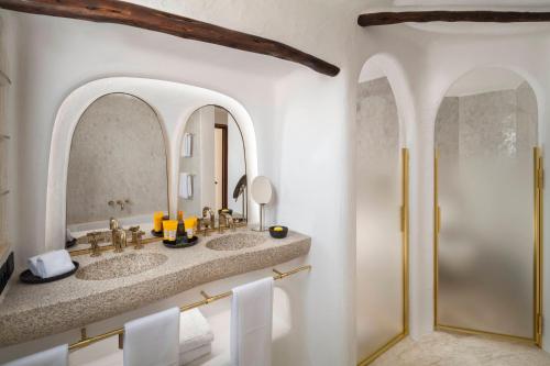 Un baño de Hotel Cala di Volpe, a Luxury Collection Hotel, Costa Smeralda