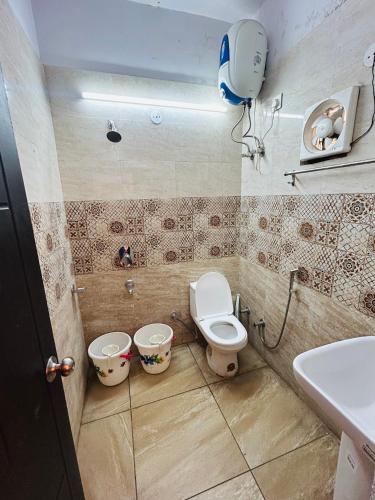 a bathroom with a toilet and a sink at Hotel Rabbit Hut in Dehradun
