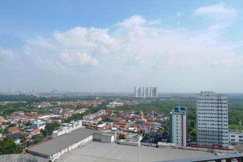 Nespecifikovaný výhled na destinaci Surabaja nebo výhled na město při pohledu z apartmánu