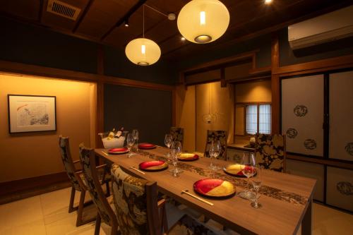 a dining room with a long table with wine glasses at まち宿 壱龍 MACHIYADO ICHIRYU in Takayama