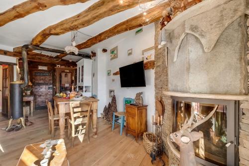 a living room with a fireplace and a table at Grange Romantic Retreat Mountain View - Happy Rentals in Grange Sises