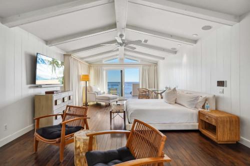 Postel nebo postele na pokoji v ubytování The Getaway Oceanfront Villa in Malibu by Stay Awhile