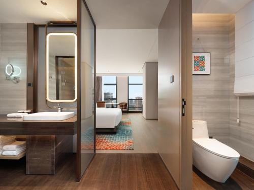 a bathroom with a sink and a toilet at 成都中航明宇尚雅酒店 in Xindu