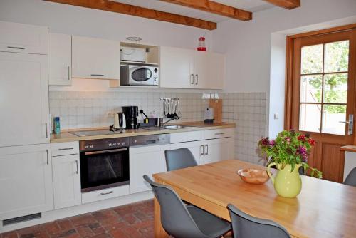 Dapur atau dapur kecil di Ferienappartements auf dem Reddevi
