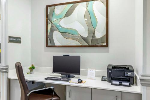 a desk with a computer and a printer at Comfort Suites Valdosta Mall Area in Valdosta