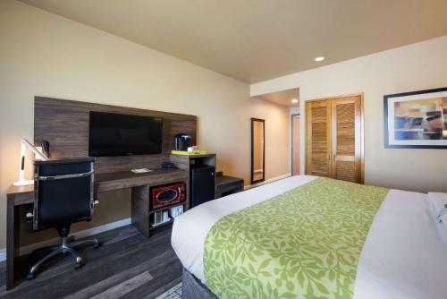 Cama o camas de una habitación en Inn at Port Gardner-Everett Waterfront, Ascend Hotel Collection