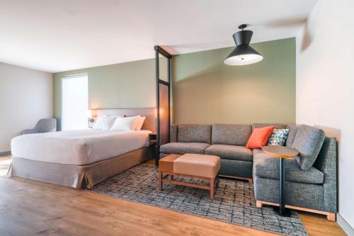 Hyatt Place Sacramento International Airport Image