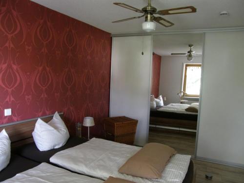 Ένα ή περισσότερα κρεβάτια σε δωμάτιο στο Ferienwohnung Heiko Krenmayer
