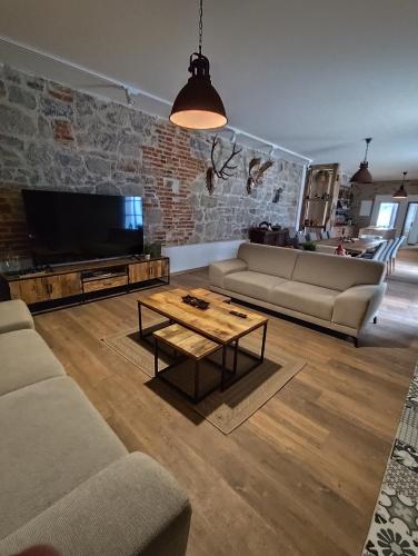 Телевизор и/или развлекательный центр в Villa MILIA