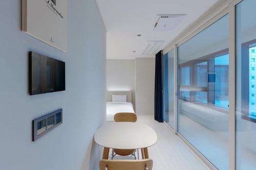 a room with two beds and a window at NewCZ Haeundae Residence in Busan