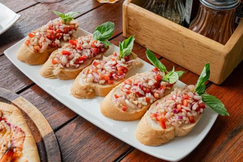 Mad på resortet eller i nærheden